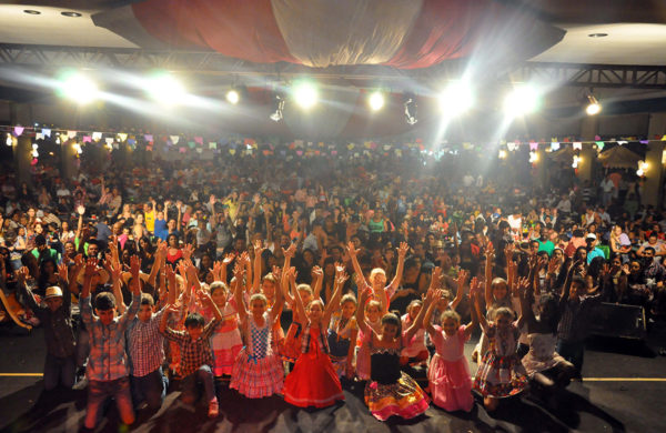 Esse evento acontece em comemoração ao período de festas juninas. Os alunos se apresentam aos familiares e amigos. A festa reúne cerca de 2.500 pessoas.