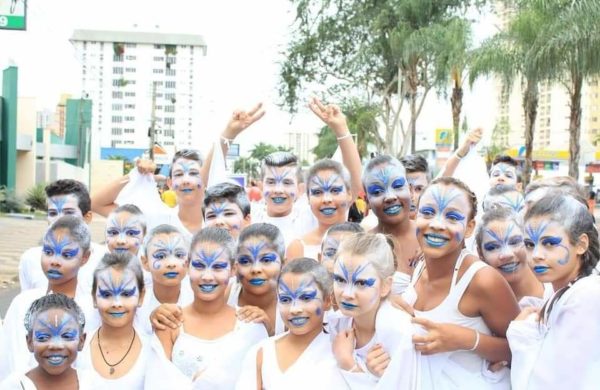 O Desfile Cívico de 7 de Setembro é um dos eventos que mais demandam dedicação da nossa equipe e dos nossos alunos. São semanas de ensaios e preparação das fantasias para o desfile tão aguardado.