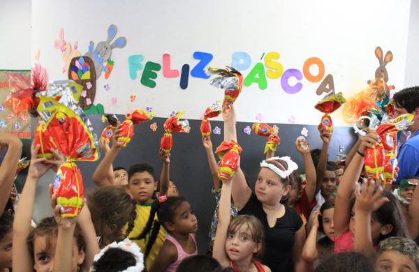Na Páscoa, todos os nossos alunos recebem a visita do coelhinho, que nunca chega de mãos vazias.